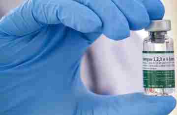  Começa vacinação de 1,2 milhão de profissionais de saúde contra dengue 